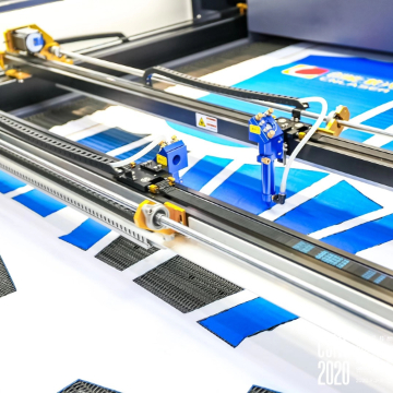 數(shù)碼印花尋邊激光切割機(jī)