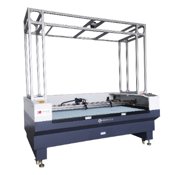 商標(biāo)輔料激光切割機(jī)